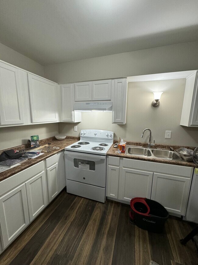 Kitchen - 3420 Birchwood Dr