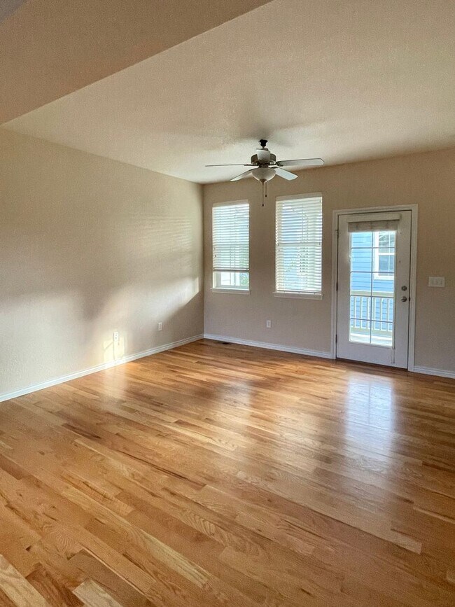 Foto del edificio - Coal Creek Village Townhome - Available Se...
