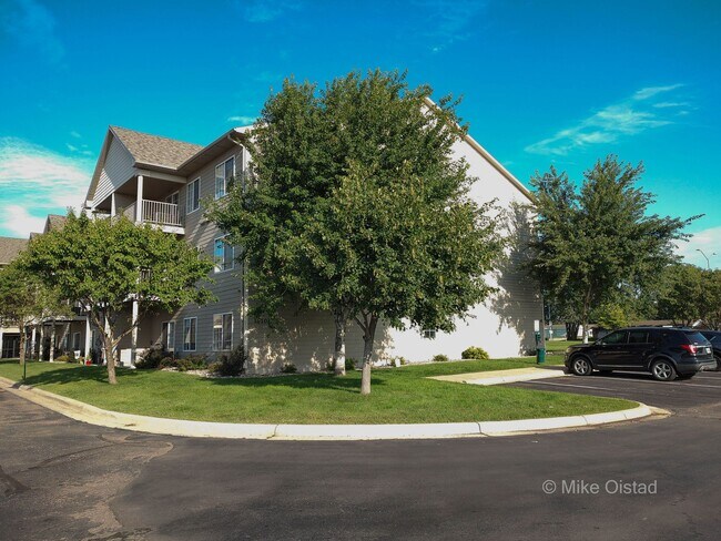 Building Photo - Diamond Valley Apartments