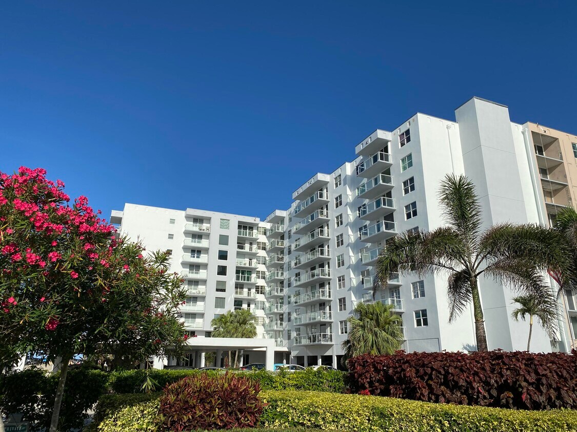 Primary Photo - 3450 S Ocean Blvd