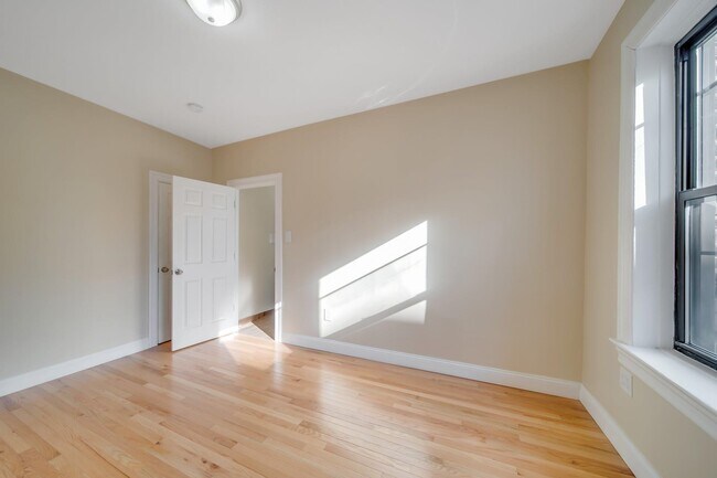 Building Photo - 523-525 34th St