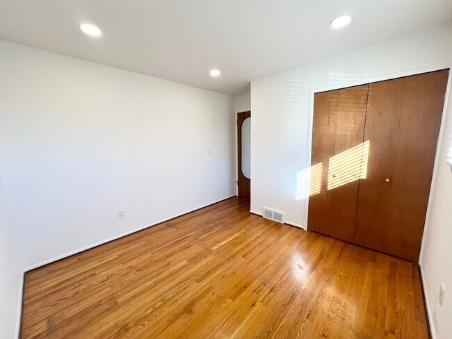 Foto del edificio - 30541 McGrath Dr