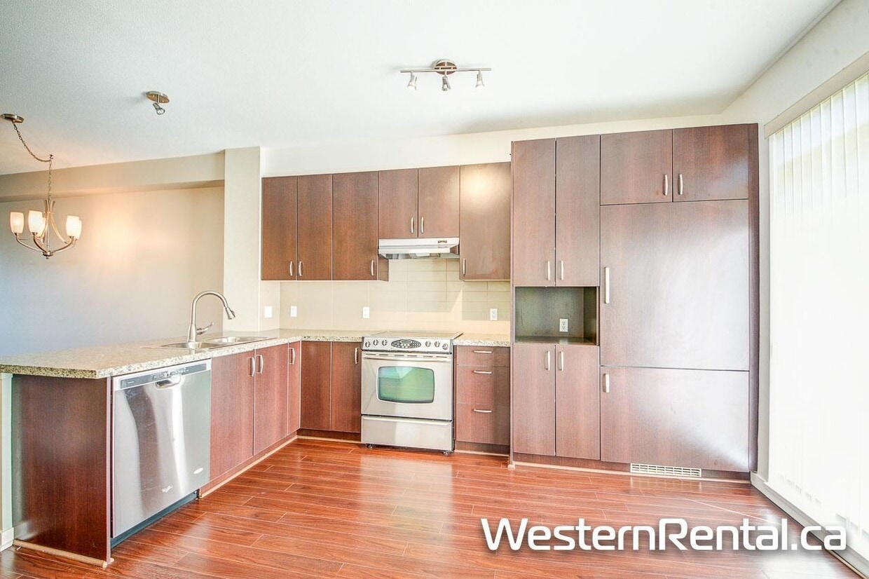 Primary Photo - 2729-158 158 St