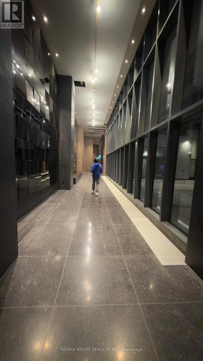 Photo du bâtiment - 8 Interchange Wy