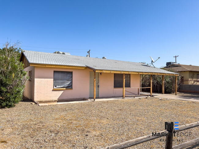Building Photo - 2Bed/1Bath Home at Dobbins/7th! Ready for ...