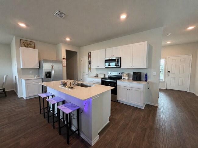 Building Photo - 5712 Hartley Home