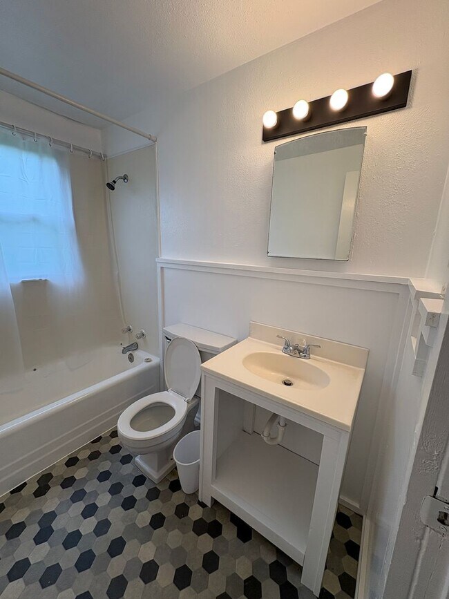 Foto del edificio - Adorable two bedroom, one bath house!