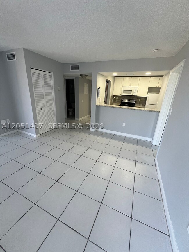 Foto del edificio - 7035 NW 186th St
