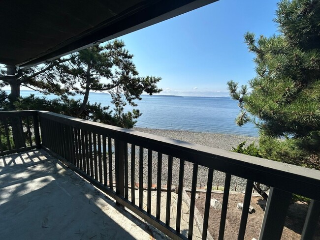 Building Photo - 2 Bedrooms on the Beach, W/D in Unit, Incredible view!