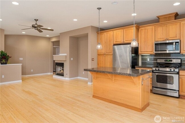 Building Photo - 2bd/1.75ba Redmond Duplex