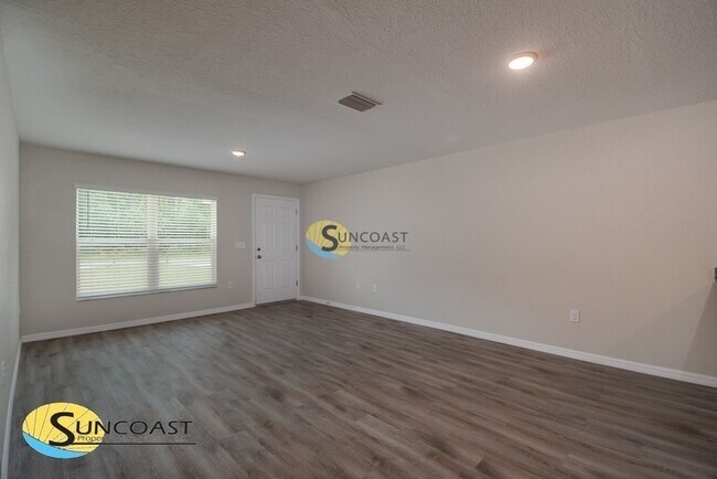Building Photo - 2077 NE 78th Ln