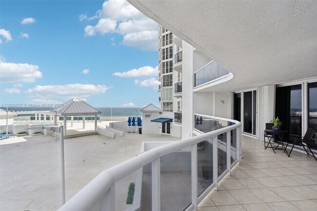 Foto del edificio - 16711 Collins Ave
