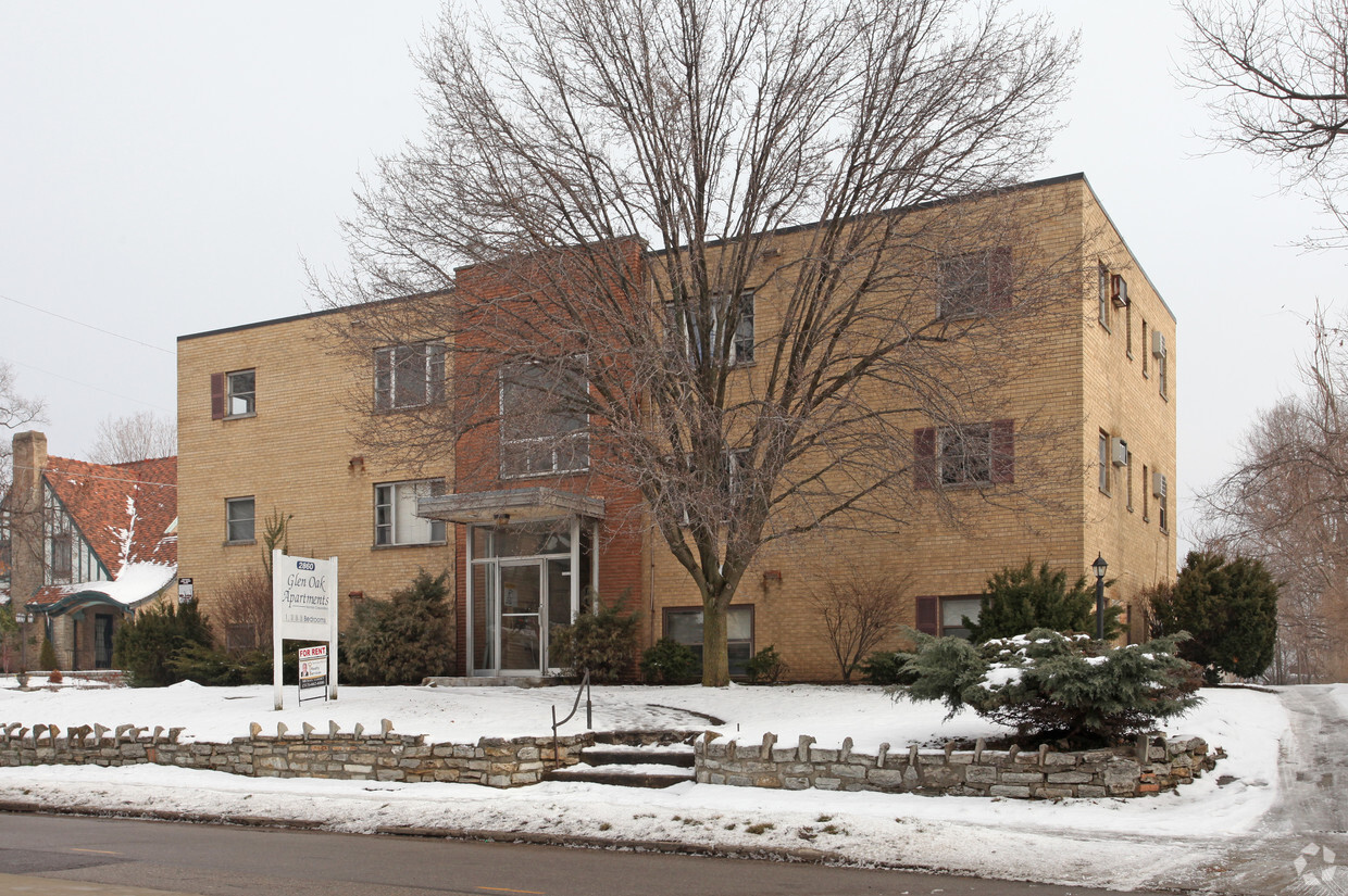 Primary Photo - Glen Oak Apartments