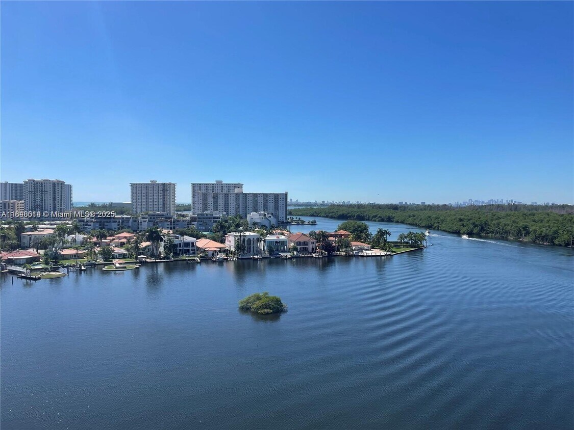 Foto principal - 400 Sunny Isles Blvd