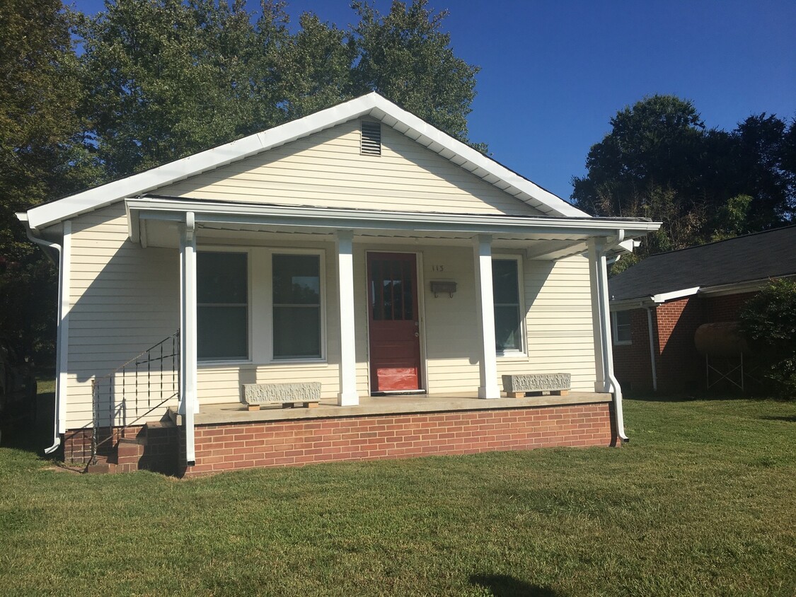 Primary Photo - MOVE-IN READY!