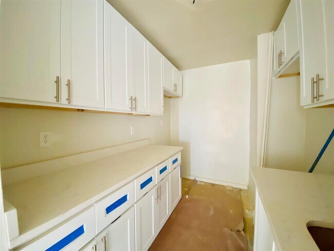 Building Photo - 105-37 65th Ave