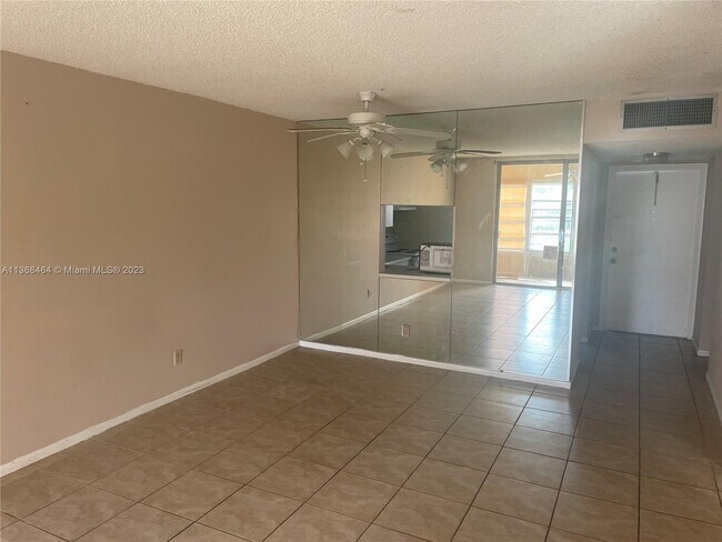 Foto del edificio - 6020 NW 64th Ave