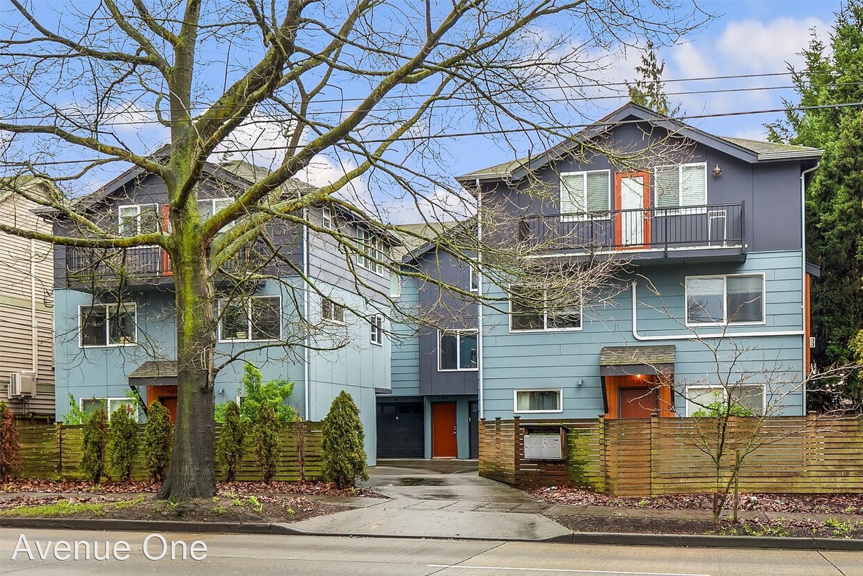 3 br, 3.5 bath House - 707 NW Market Street Photo