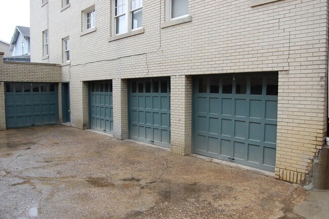 Building Photo - 309 Park Dr