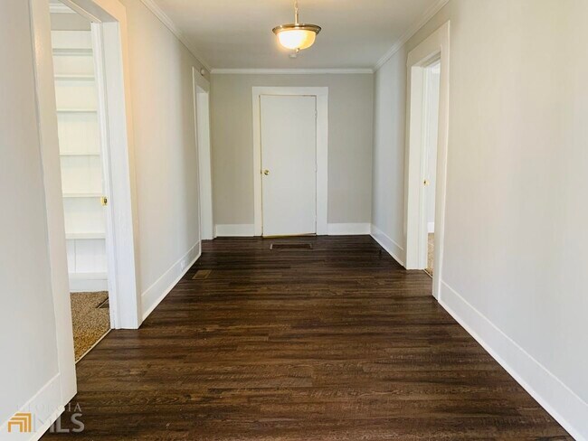 Building Photo - 513 Harwell Ave
