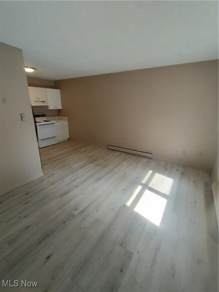 Building Photo - 31 1/2 Elm Street Unit C2