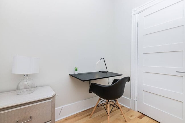 Building Photo - 990 Rue du Couvent