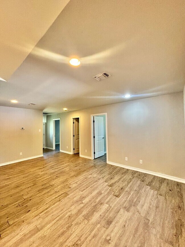 Foto del edificio - 2213 Johnson St