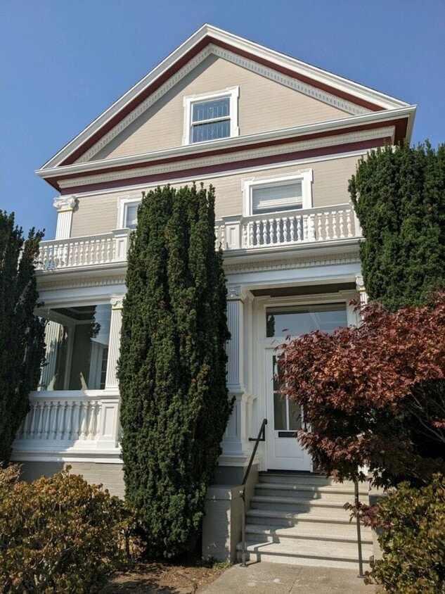 Primary Photo - Sprawling 4+ Bed / 3 Bath Jordan Park Sing...