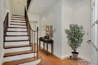 Building Photo - 43 Deepdale Dr