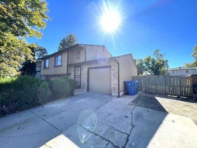 Building Photo - 14794 E Florida Ave
