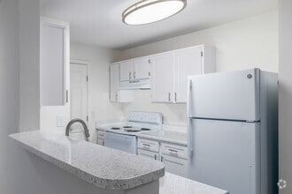 2BR, 2BA - 1,010SF -Kitchen - Market Rate - Coppermine Run