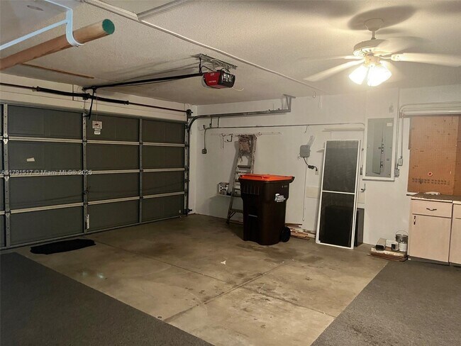 Foto del edificio - 10074 SW 62nd Ct
