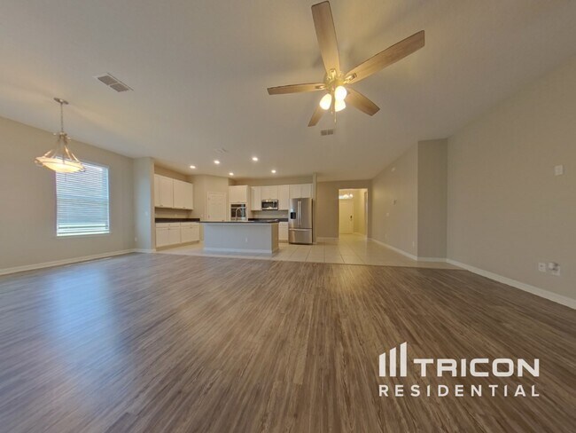 Foto del edificio - 13213 Lake Yale View Loop