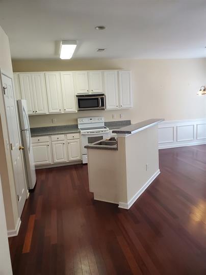 Foto del edificio - "Charming 2-Bed Oasis with Elegant Hardwoo...