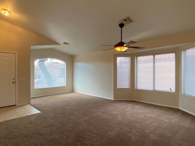 Building Photo - 4 Bed, 2 Bath Chandler House for Rent