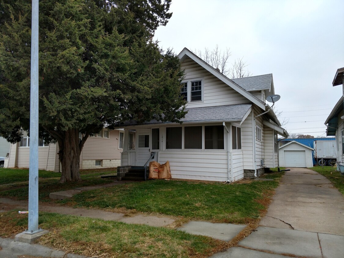 Primary Photo - 1814 Sahler St