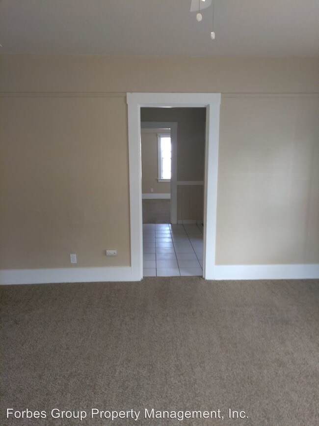 Building Photo - 1 br, 1 bath Apartment - 182 N. 11th St.