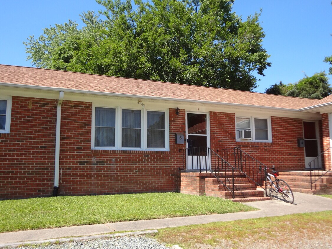 Primary Photo - 106 W Carr St