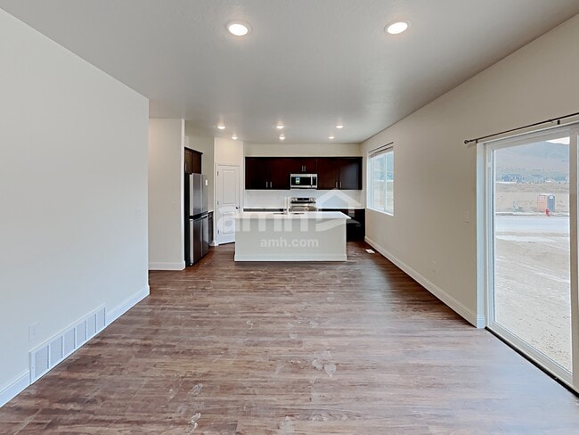 Building Photo - 2434 E Buckskin Way