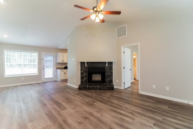Foto del edificio - 4961 Hampstead Ln