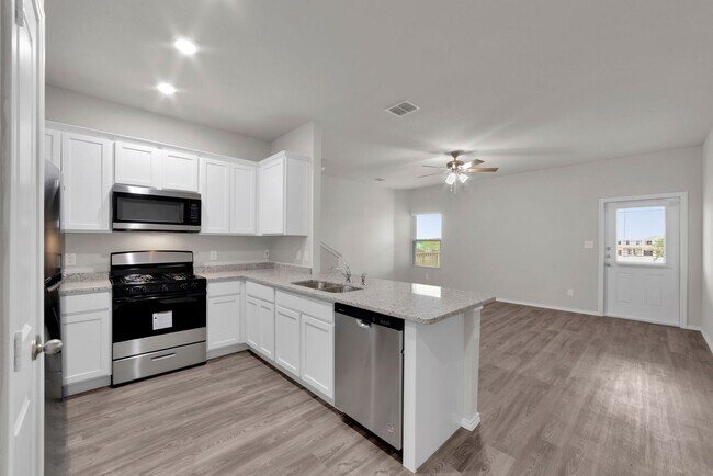 Foto del edificio - CALL FOR MORE DETAILS!!