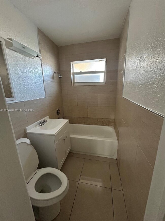 Building Photo - 1501 Lauderdale Villa Dr