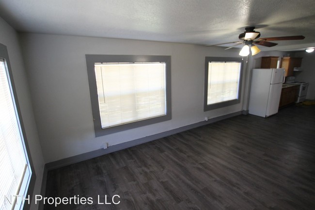 Building Photo - 3 br, 1 bath House - 320 N Main St