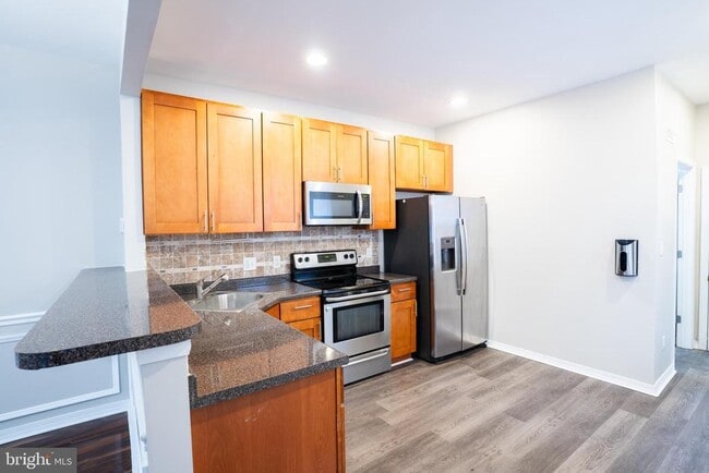 Building Photo - 1745 N 60th St