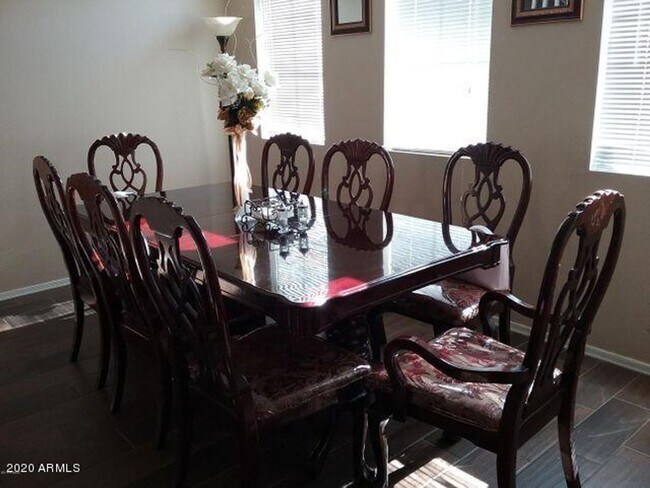 Foto del edificio - 4909 S 15th Pl