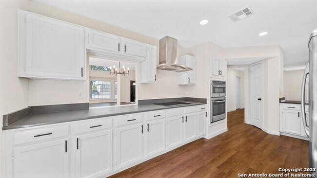 Foto del edificio - Newly remodeled home in Stone Oak!