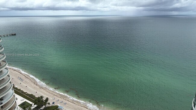 Foto del edificio - 16001 Collins Ave