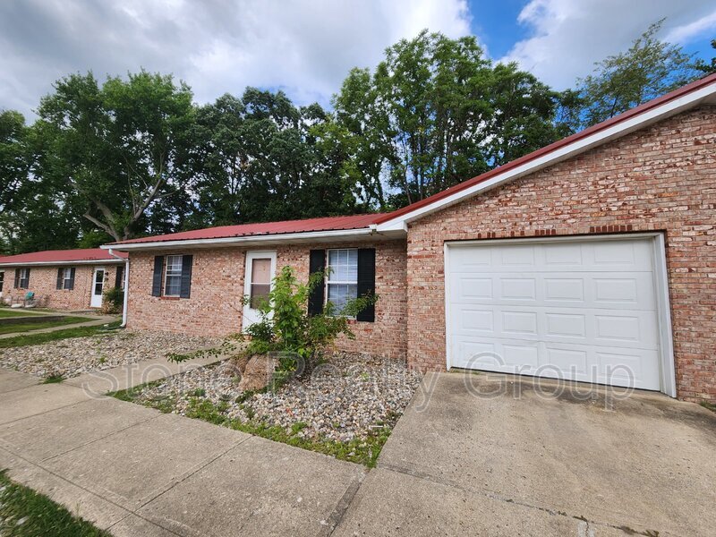 Primary Photo - 2484 E Clayton Dr