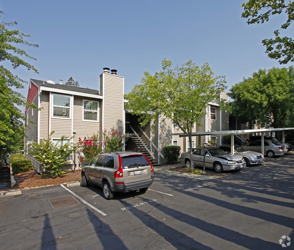 The Hamptons at River Heights Apartments in Carmichael, CA