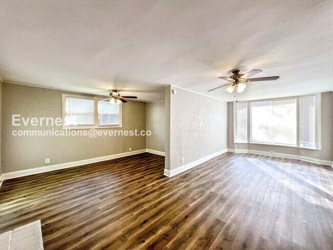 Foto del edificio - 4146 Rhodes Ave